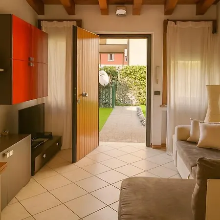 Апартаменты La Casa Di Davide Con Giardino E Garage