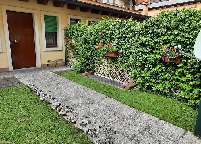 La Casa Di Davide Con Giardino E Garage