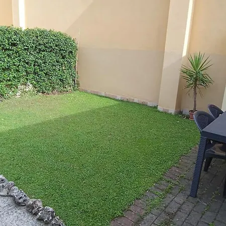 La Casa Di Davide Con Giardino E Garage