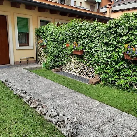 La Casa Di Davide Con Giardino E Garage