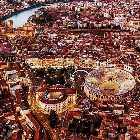 Lägenhet La Casa Di Davide Con Giardino E Garage *