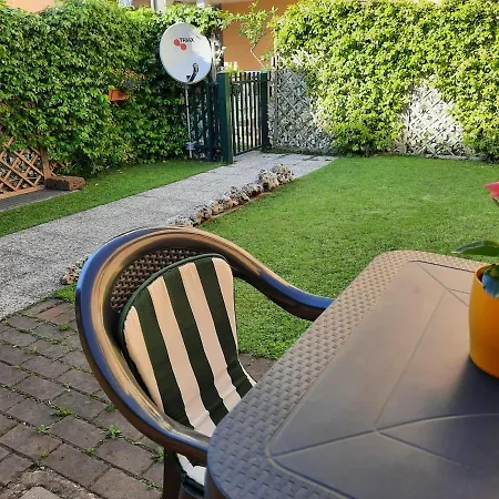 Lägenhet La Casa Di Davide Con Giardino E Garage