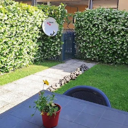La Casa Di Davide Con Giardino E Garage Lägenhet *