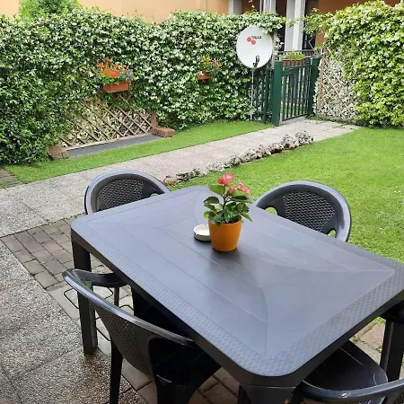 Lägenhet La Casa Di Davide Con Giardino E Garage *