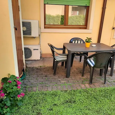 La Casa Di Davide Con Giardino E Garage Lägenhet