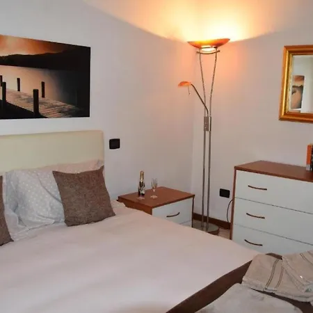 La Casa Di Davide Con Giardino E Garage