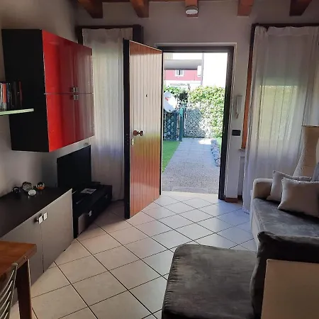 La Casa Di Davide Con Giardino E Garage Lägenhet