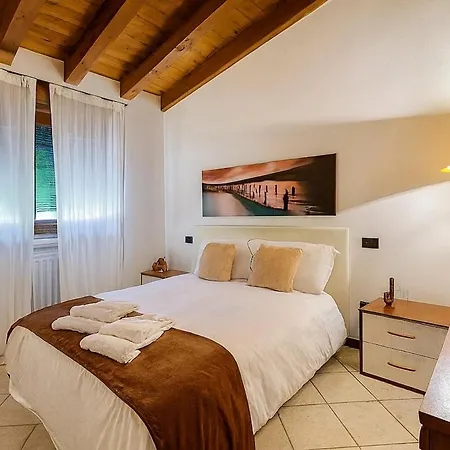 Daire La Casa Di Davide Con Giardino E Garage *