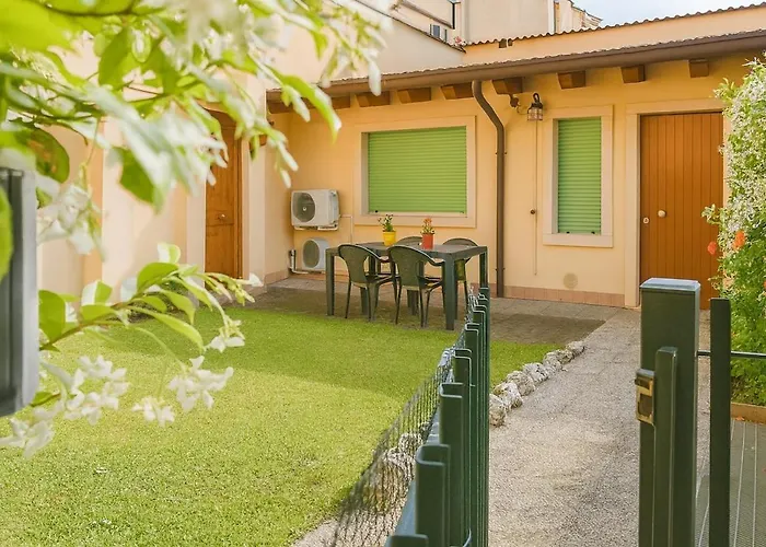 La Casa Di Davide Con Giardino E Garage דירה