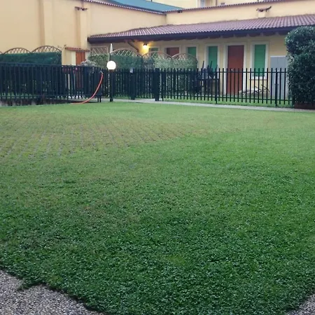 La Casa Di Davide Con Giardino E Garage ורונה