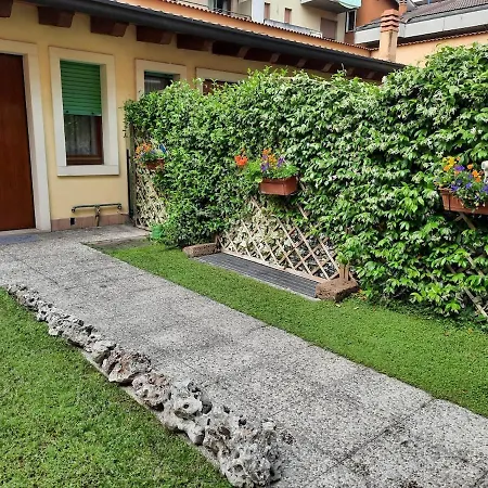 La Casa Di Davide Con Giardino E Garage